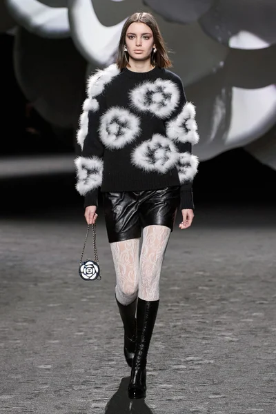 Look 17